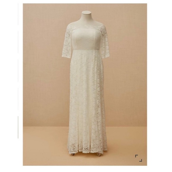 Torrid Ivory Lace Off Shoulder Fit & Flare Train Scalloped Hem Wedding Dress - Picture 6 of 7